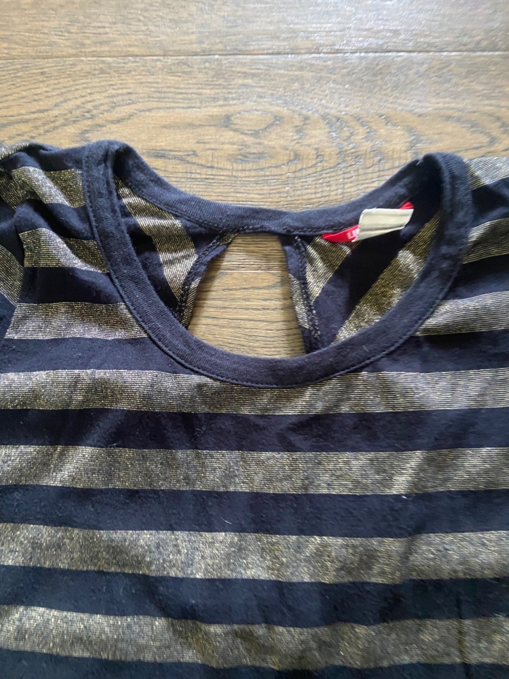 EUC: Vintage Y2K Union Bay Black & Shimmering Gold Striped Top w/ Keyhole Back M - Picture 6 of 13